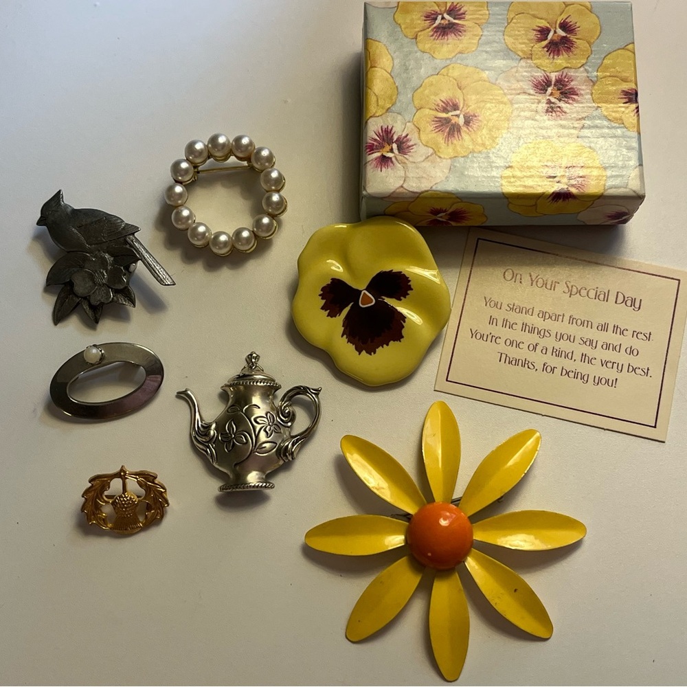 Brooches Pins Vintage Jewelry Lot of 7
